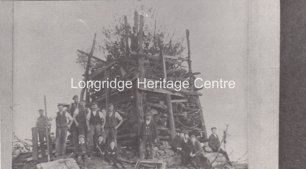 123C - Tootle Height Park - Workmen building a bonfire on the summit - 1902